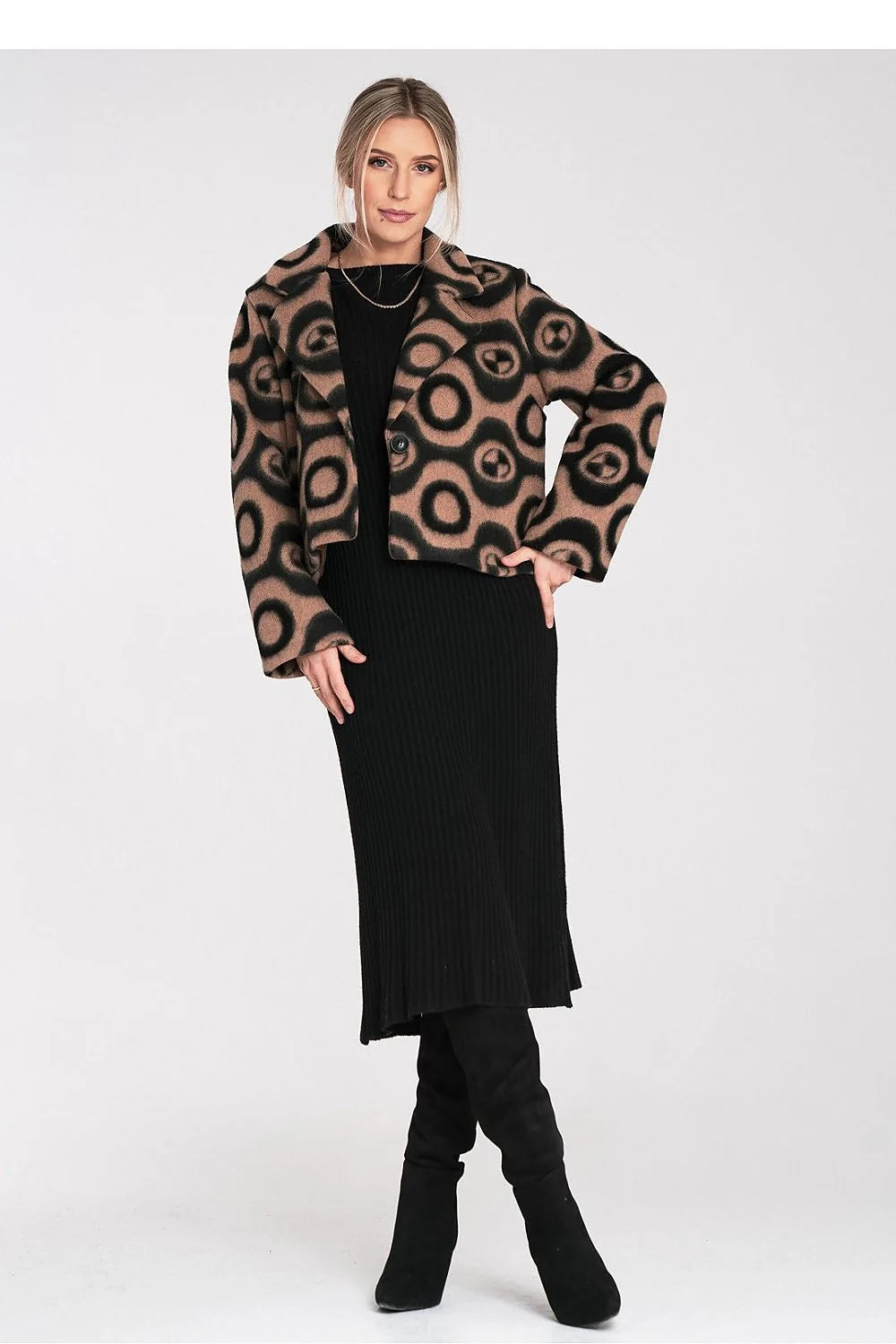 veste courte femme blazer oversize col cranté bouton unique feutré camel imprimé cercles concentriques manches larges tombé structuré superposable élégant