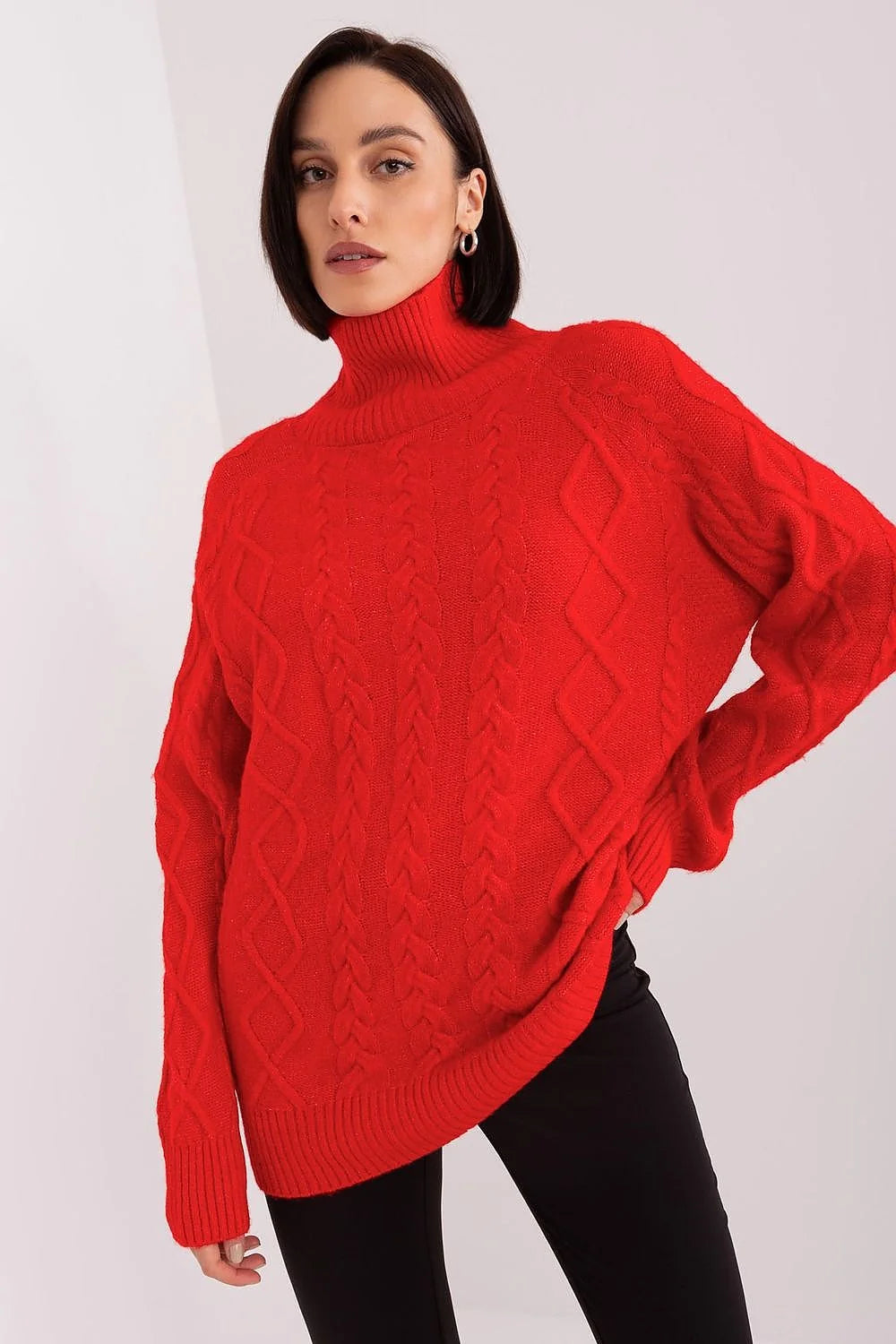 Pull col roulé rouge motif torsadé oversize femme coupe moderne matériau tricoté chaleur et style