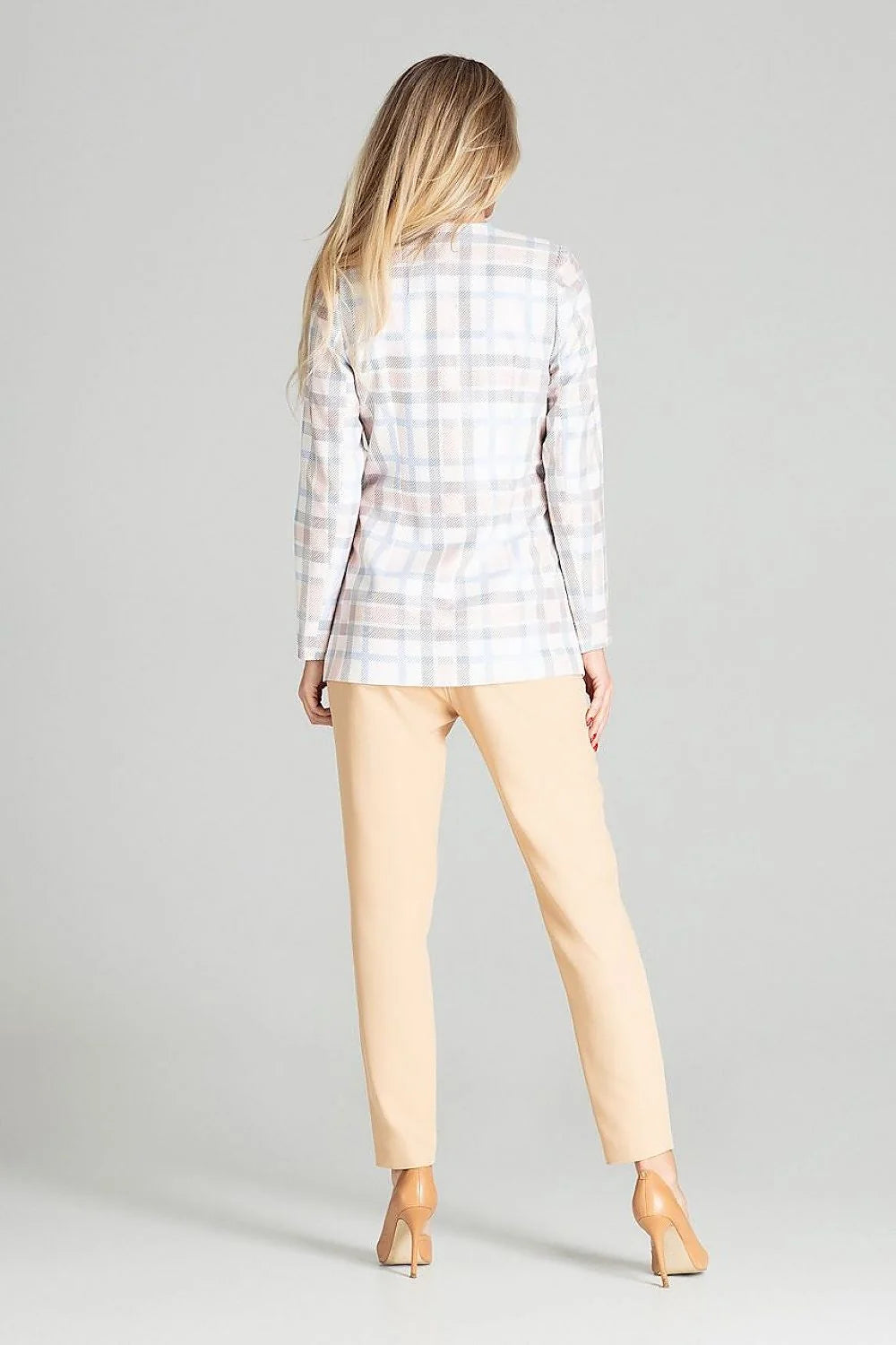 blazer femme bleu clair polyester ajustée cintrée élégant chic professionnel structuré revers boutons dorés manches longues fente épurée coordonné pantalon