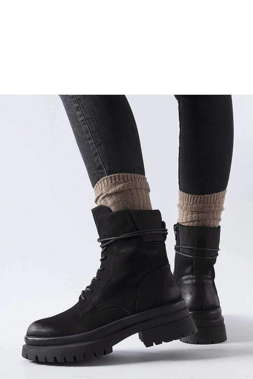 Bottes pour femme robustes modernes noires en cuir tige mi-mollet fermeture éclair latérale semelle épaisse talon modéré beige
