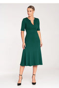 robe midi vert émeraude élégante manches troisquarts décolleté V coupe cintrée taille marquée jupe évasée tissu fluide extensible coutures princesse