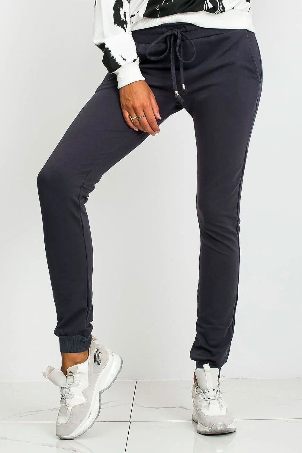 pantalon jogger femme slim beige camel molleton doux respirant taille mihaute elastique cordon coulissant poignets bordscotes poches metalliques