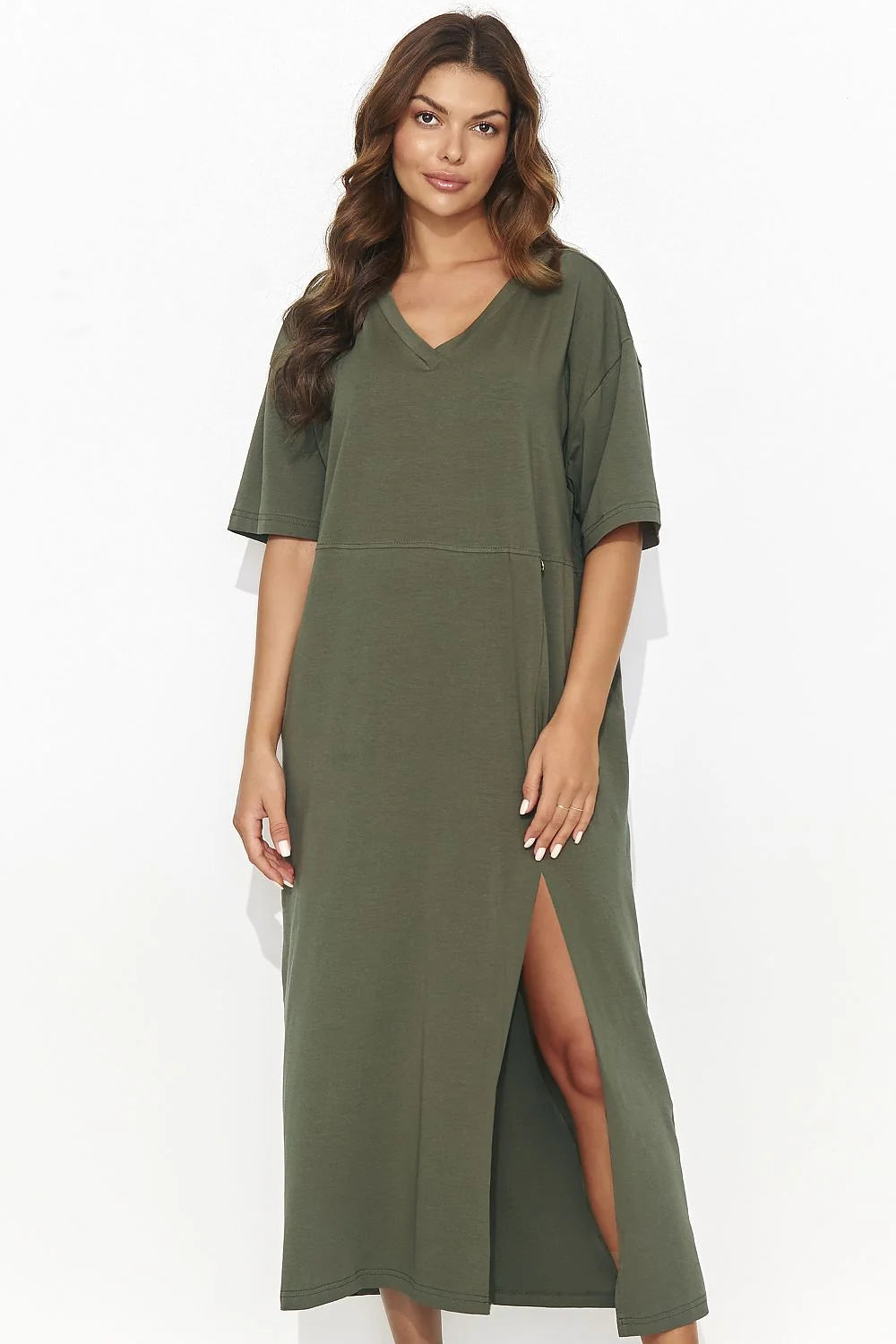Robe de jour Numinou longue ample manches courtes fente avant plaque dorée encolure V coton respirable été féminine
