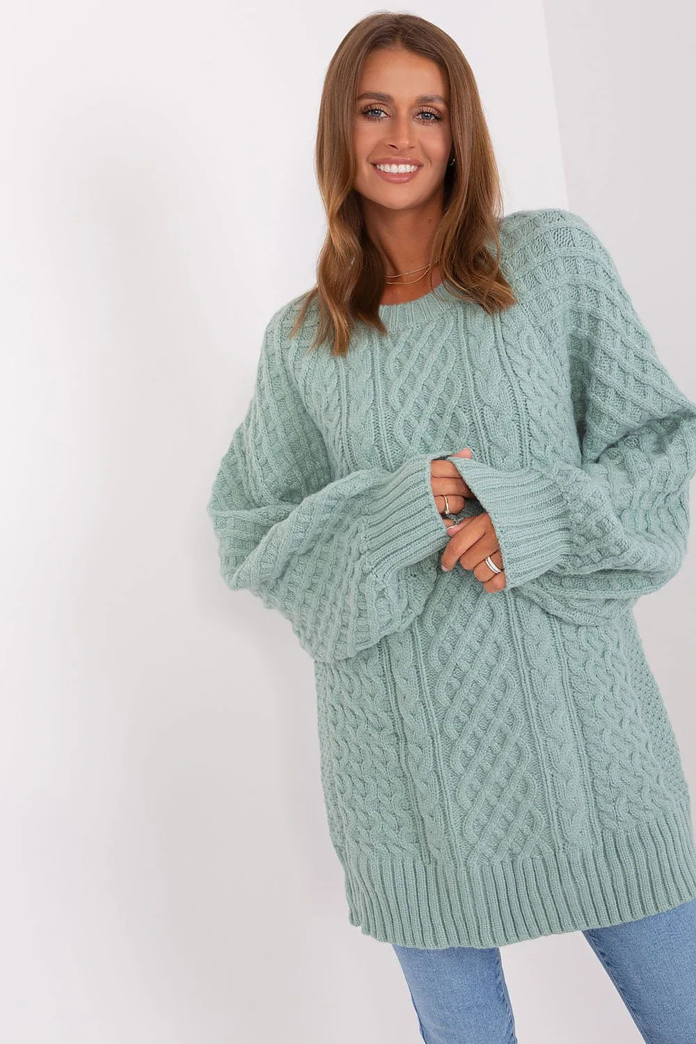 pull long oversize maille torsadée épaisse moelleuse manches longues encolure ronde ourlet côtes poignets hanches bleu doux cosy