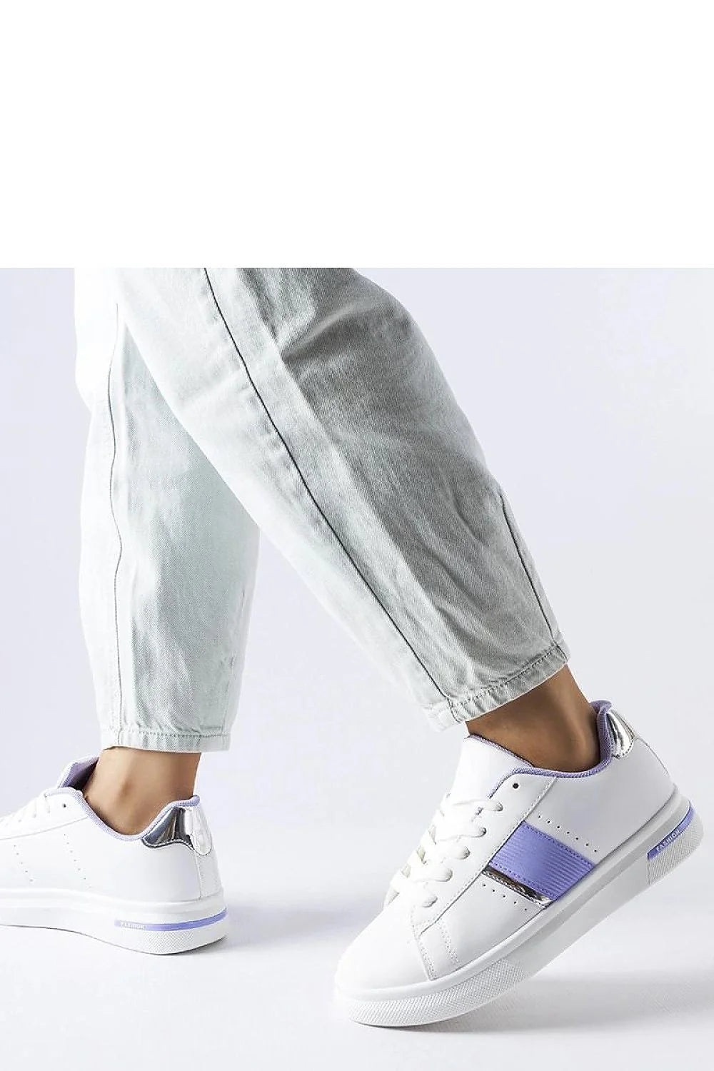 Chaussures de sport Solea femmes design moderne épuré blanc fins lavande tige basse lacée confortable
