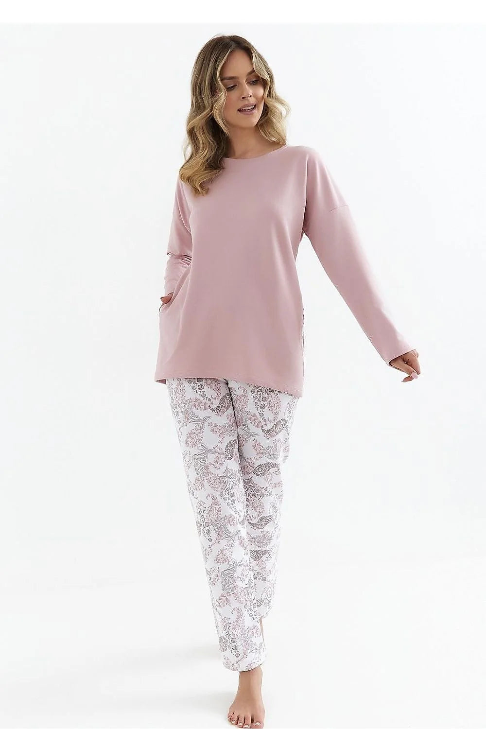 Pyjama femme Cana confort style classique tons neutres coupe ample manches longues pantalon long motif floral
