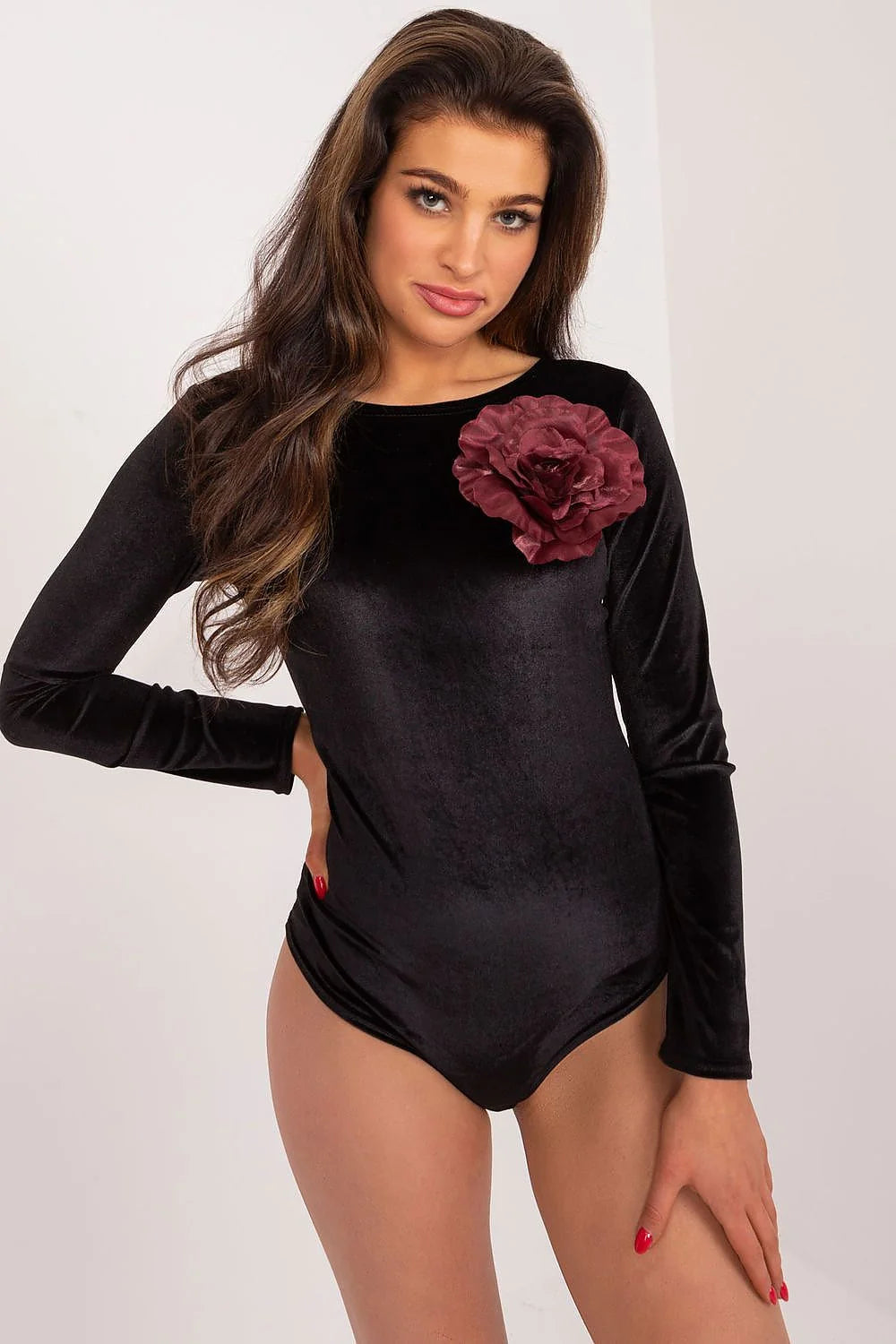 Body en velours Lakerta, manches longues, encolure ronde, fleur décorative, couleur bordeaux sur fond noir, coupe ajustée, vêtement féminin élégant, mode intemporelle pour femmes