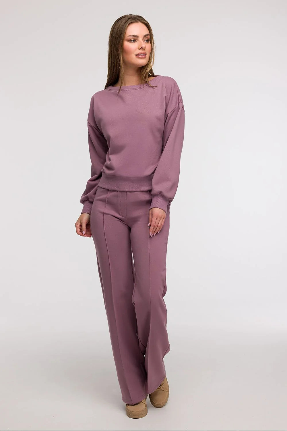 Ensemble sweat-shirt et pantalon femme couleur mauve matière douce coupe décontractée style moderne occasions quotidiennes