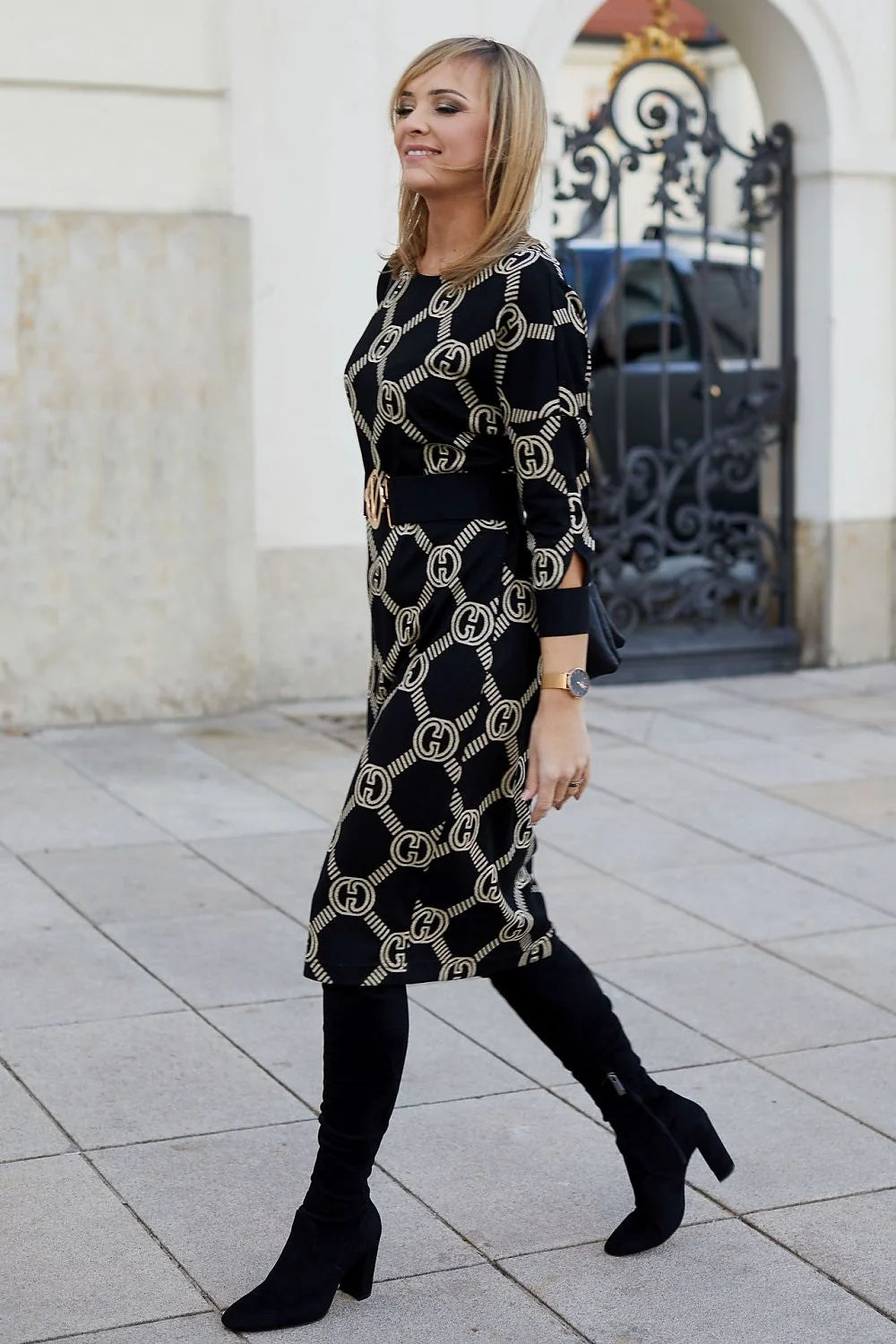 Robe de jour élégante maille jacquard motif géométrique manches 3/4 ceinture métallique femme mûre taille ajustable