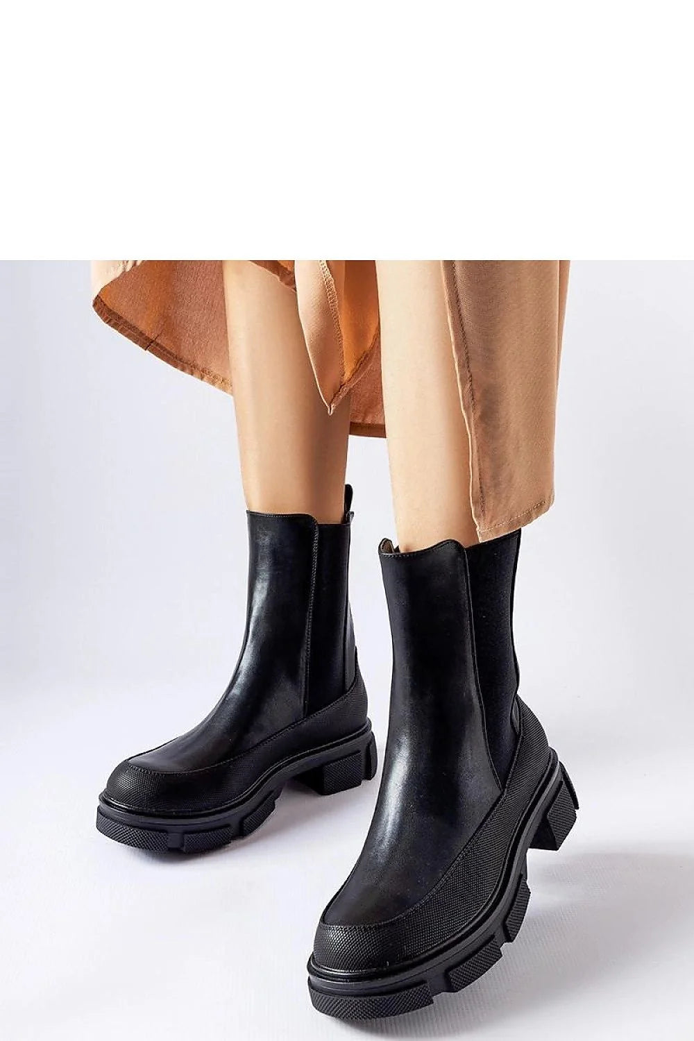 Bottes Chelsea femme style moderne tige montante cuir élastique noir confort adhérence semelle épaisse occasions multiples