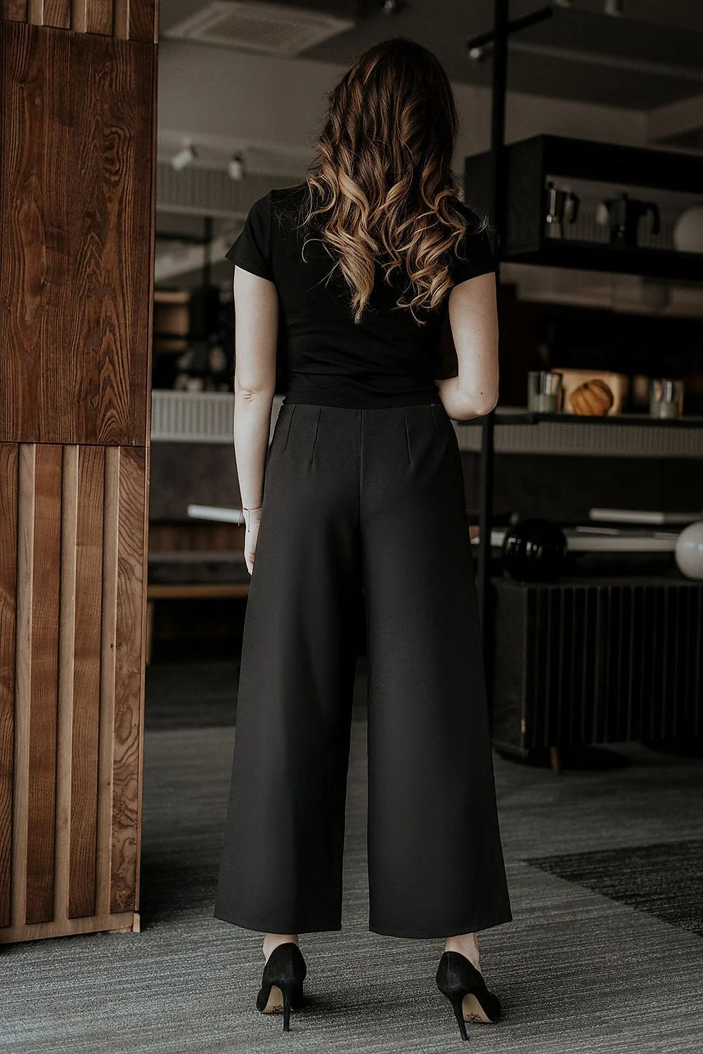 Pantalon polyester élasthanne couleur canard bleu coupe ample jambes larges taille haute fermeture éclair décorative style moderne occasion