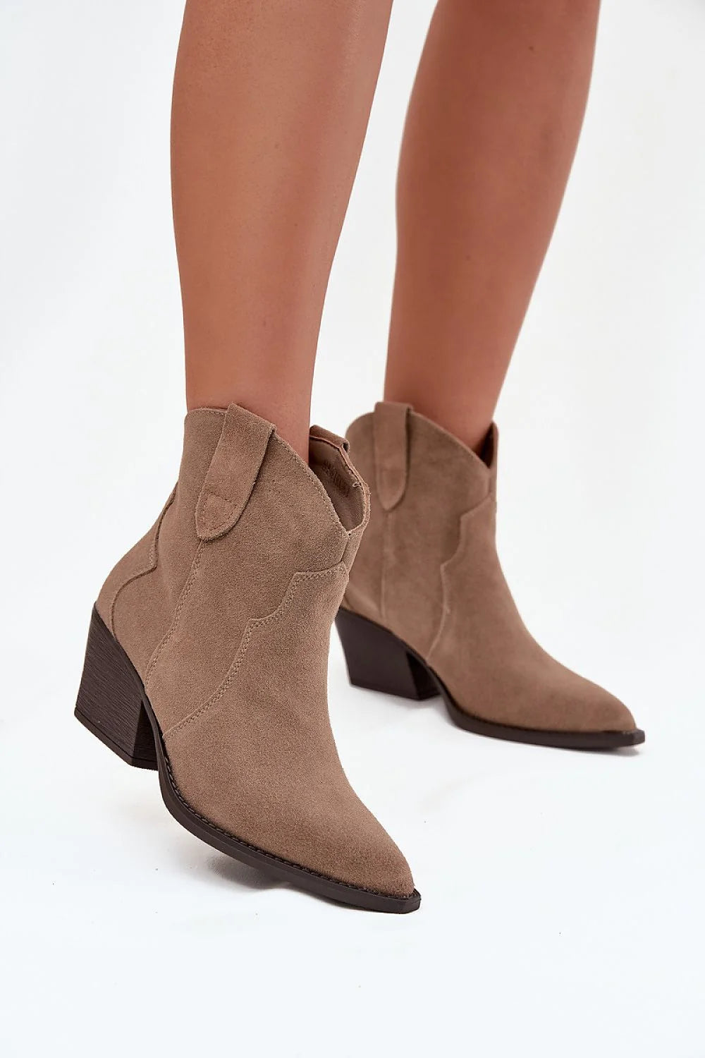 bottines femme daim naturel suédine western bout pointu talon6cm bloc effet bois taupe cheville surpiqûres languettes enfilage doublure fourrure confortables