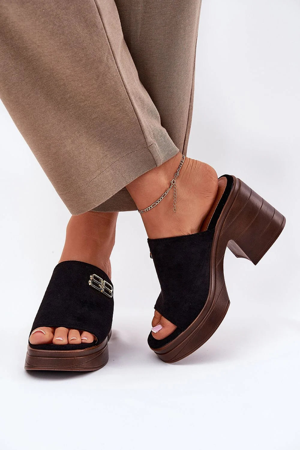 sandales femmes modernes chic suédine écologique talon carré boucle dorée plateforme avant compensée bout ouvert noir marron confortable rembourrée