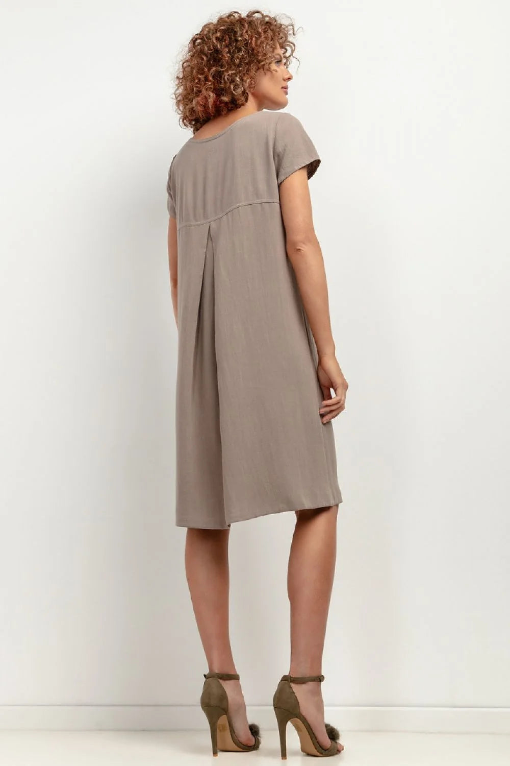 robe Tessita viscose lin légère respirante taupe sophistiquée coupe droite ample trapèze ourlet arrondi dos manches courtes tombantes