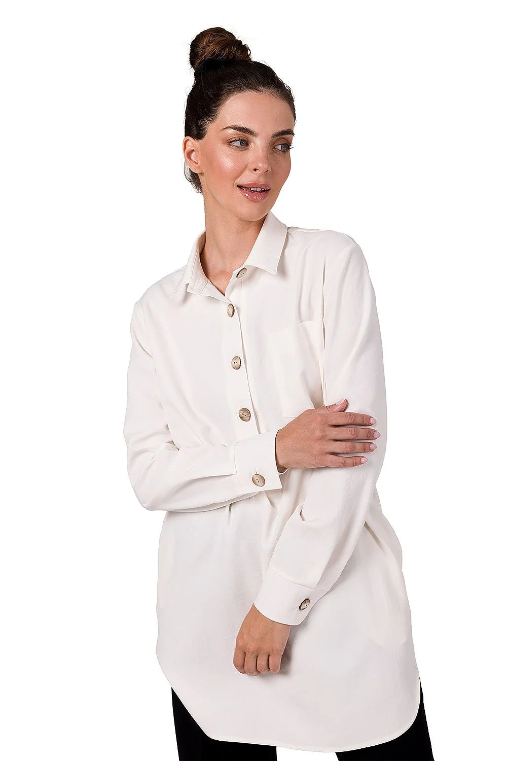 Chemisier élégant pour femmes coupe droite longue couleur ivoire tissu soyeux boutons en bois poches discrètes polyester 100%
