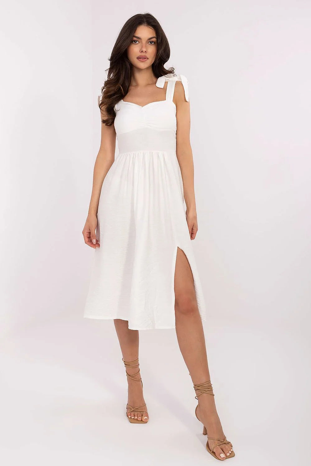 robe estivale blanche midi bohème chic bustier froncé bretelles larges nouer ajustables taille empire jupe évasée fente latérale viscose