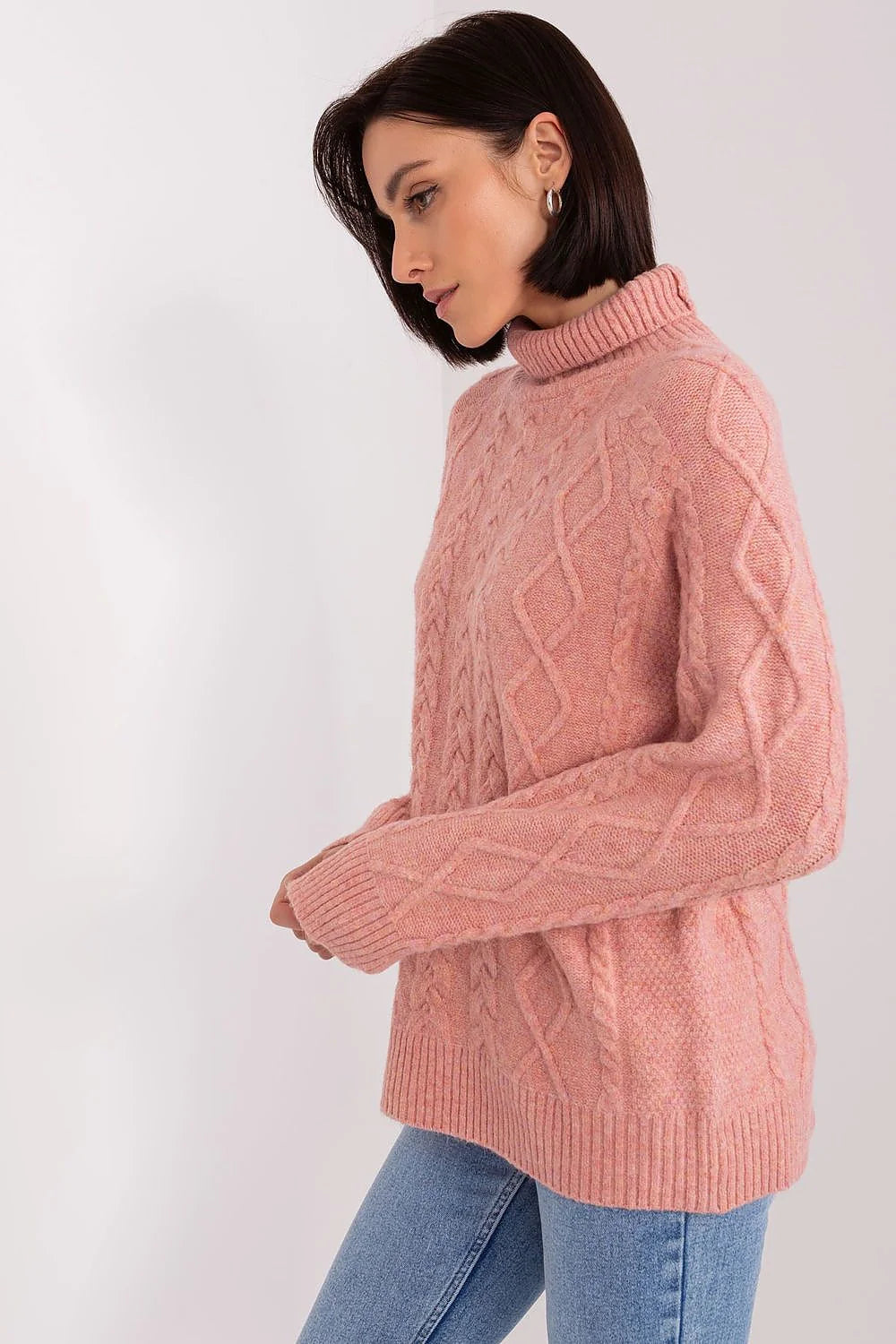 Pull tricoté femme col roulé rose pâle motif torsadé longues manches coupe ample finitions côtelées