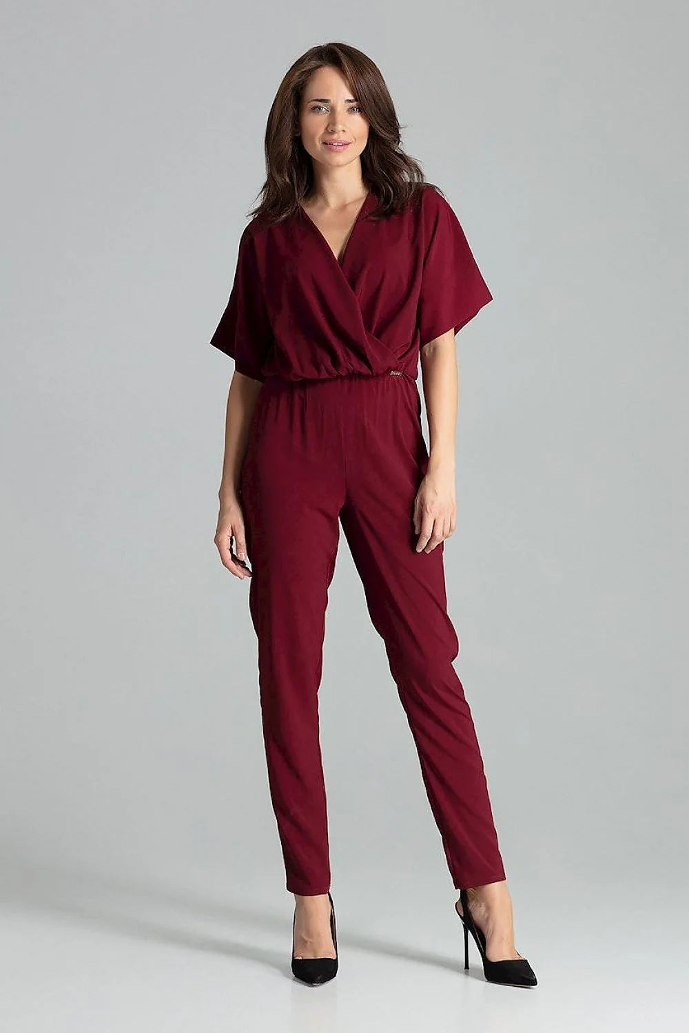 combinaison pantalon femme bleu électrique col V croisé manches kimono courtes taille cintrée élastique jambes droites effilées tissu fluide drapé