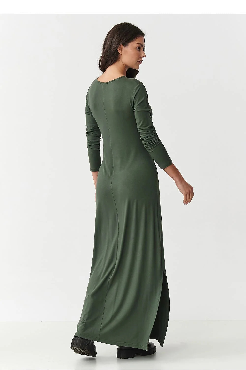 robe maxi viscose extensible manches longues col rond ceinture nouée taille drapée fentes latérales coupe évasée silhouette marquée vert olive