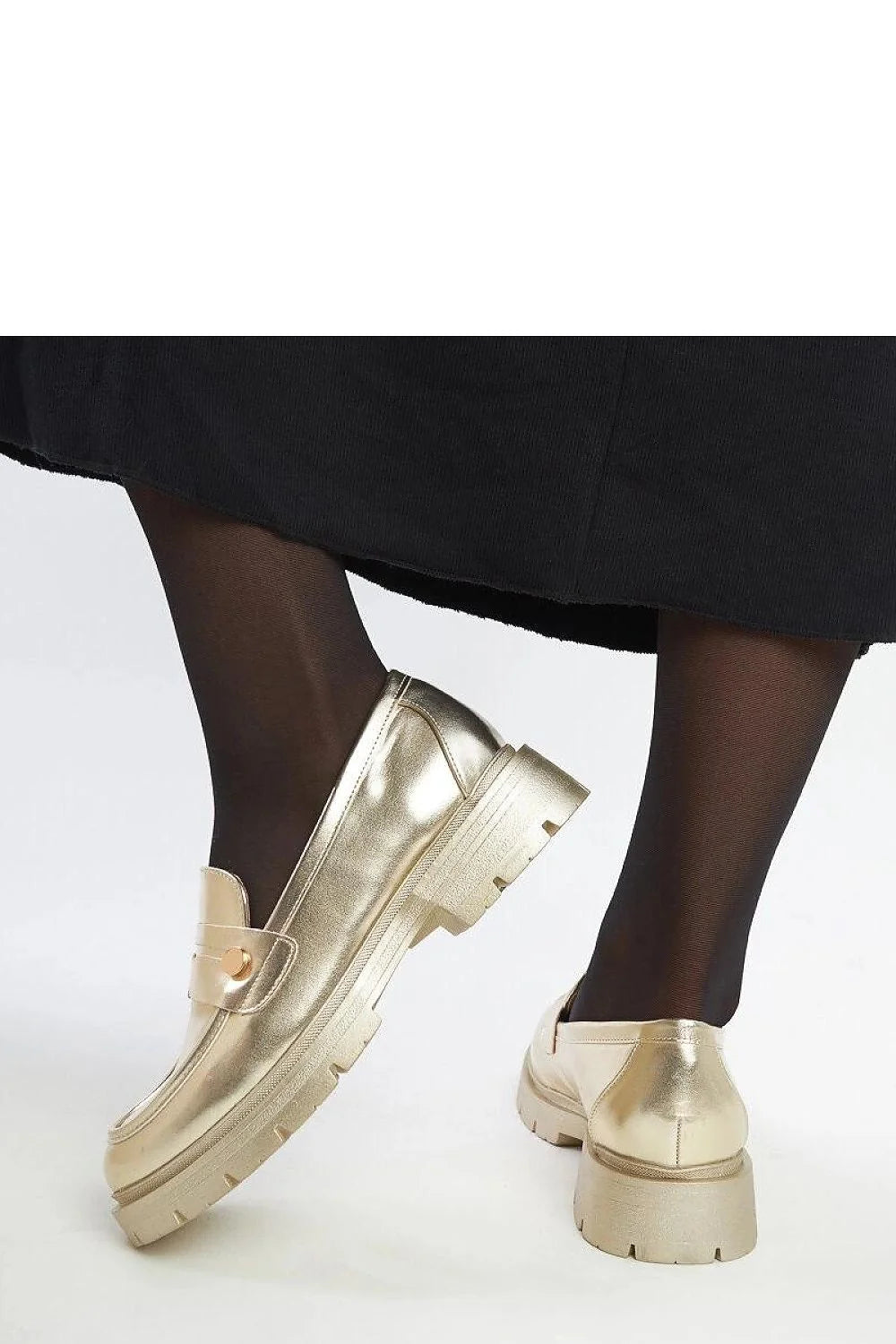 Chaussures basses eco-friendly dorées design moderne élégant moccasins femme jeune génération confortable style casual