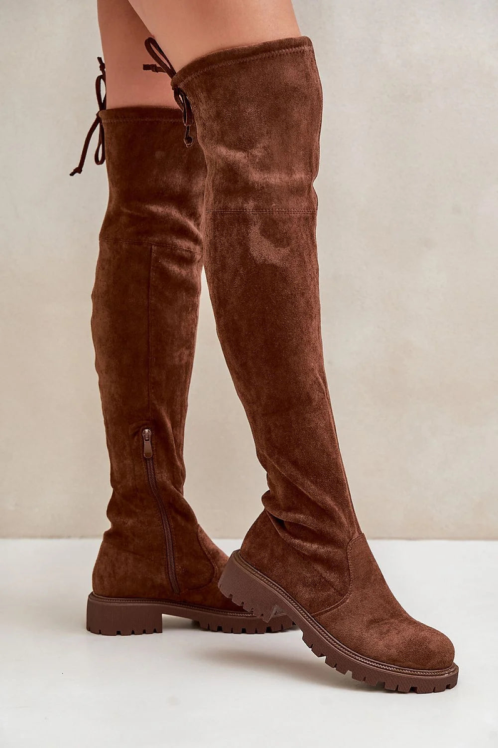 Bottes cuissardes éco-suède marron tendance chic silhouette ajustée automne hiver femmes style moderne