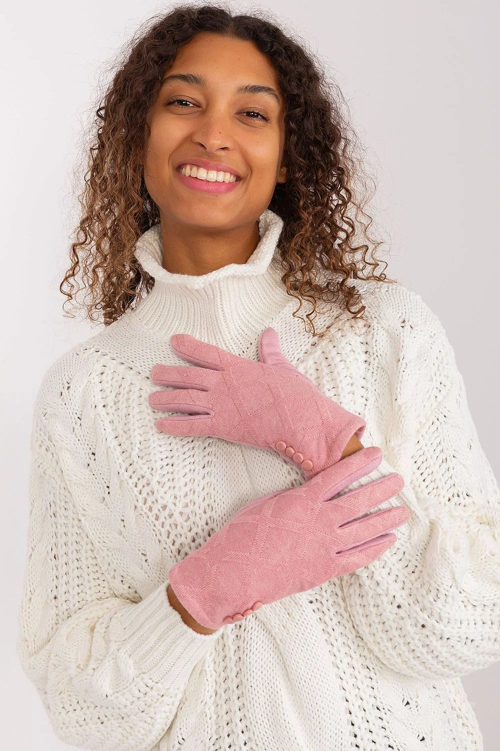 Gants élégants pour femme en tissu rose pastel à motif losange, coton 60%, élasthanne 5%, polyester 35%, boutons décoratifs, style classique et moderne, occasion habillée ou quotidienne, index fleuri brodé, confort et élégance