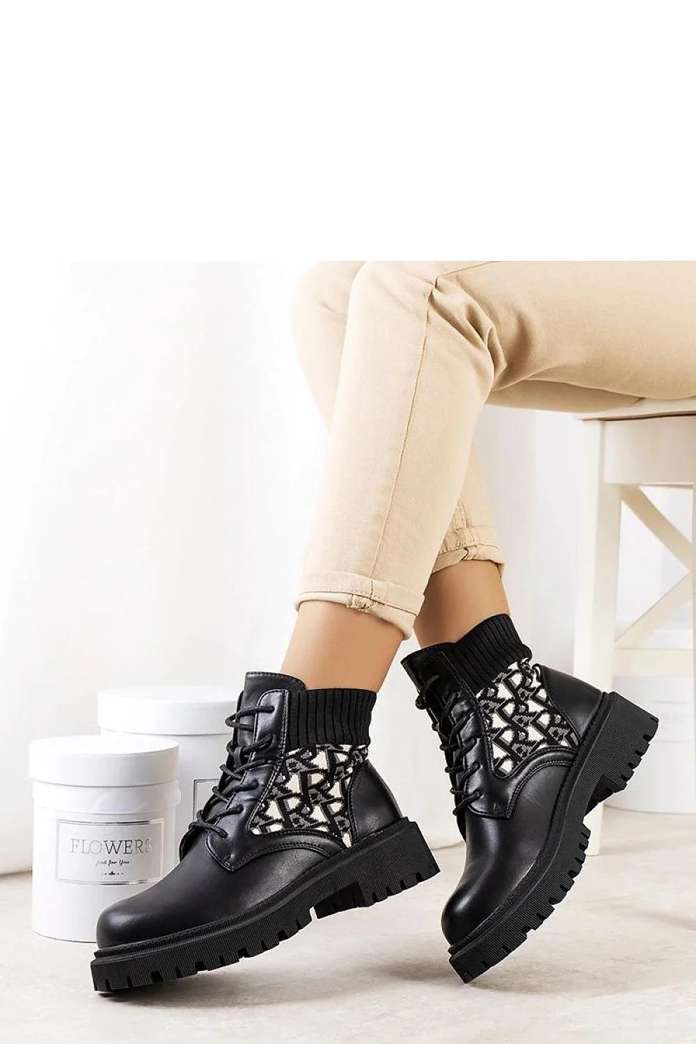 bottines femme Solea cuir textile motif graphique noir blanc lacets cheville côtelé semelle plateforme crantée confortables urbain moderne