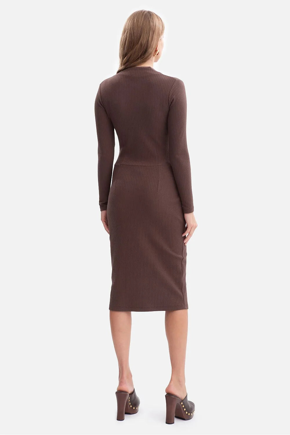 robe midi côtelée marron chocolat manches longues col V ajustée bodycon taille marquée fente frontale genou coton élasthanne minimaliste élégante