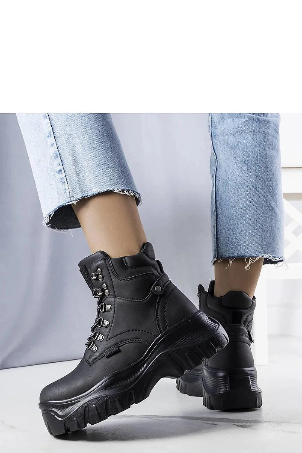 bottines montantes femme plateforme noir cuir synthétique semelle crantée laçage crochets métalliques rembourrées memory foam waterproof adhérence urbaine robuste