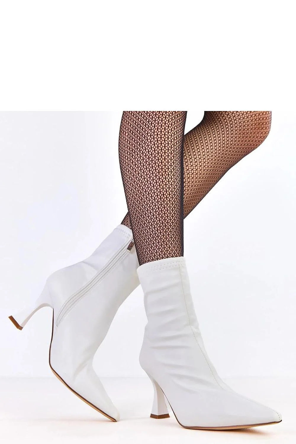 bottines talon aiguille similicuir blanc bout pointu tige ajustée cheville zippée intérieure minimaliste chic élégante habillée quotidienne confortable semelle beige