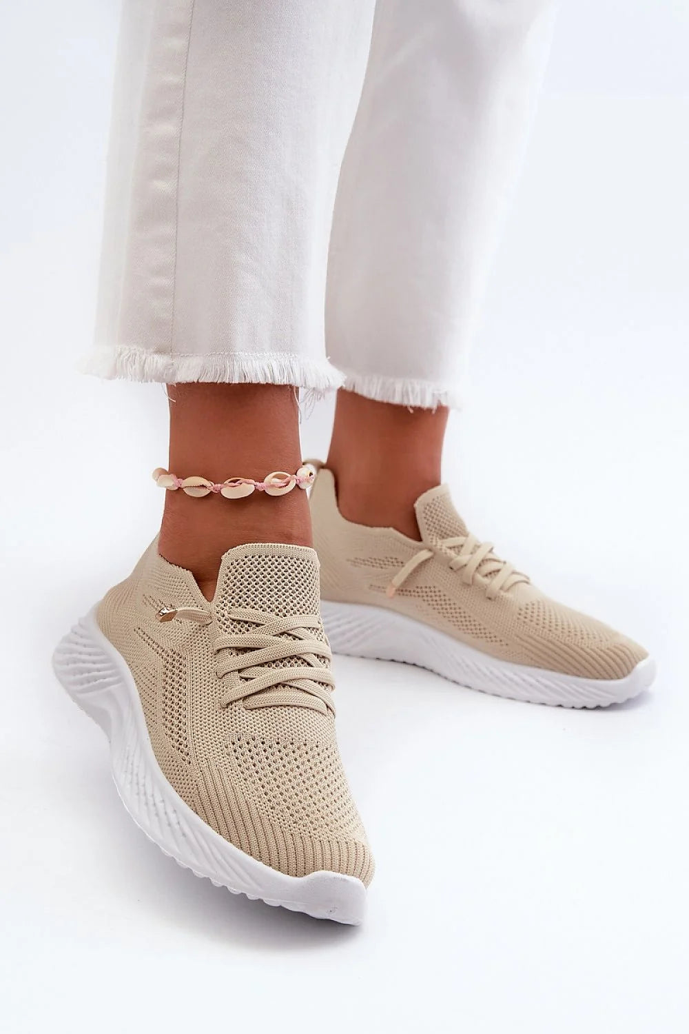 Chaussures de sport Step in style baskets femmes design moderne épuré beige semelle blanche maille respirante low cut perforations bracelet coquillages polyvalentes casual sport