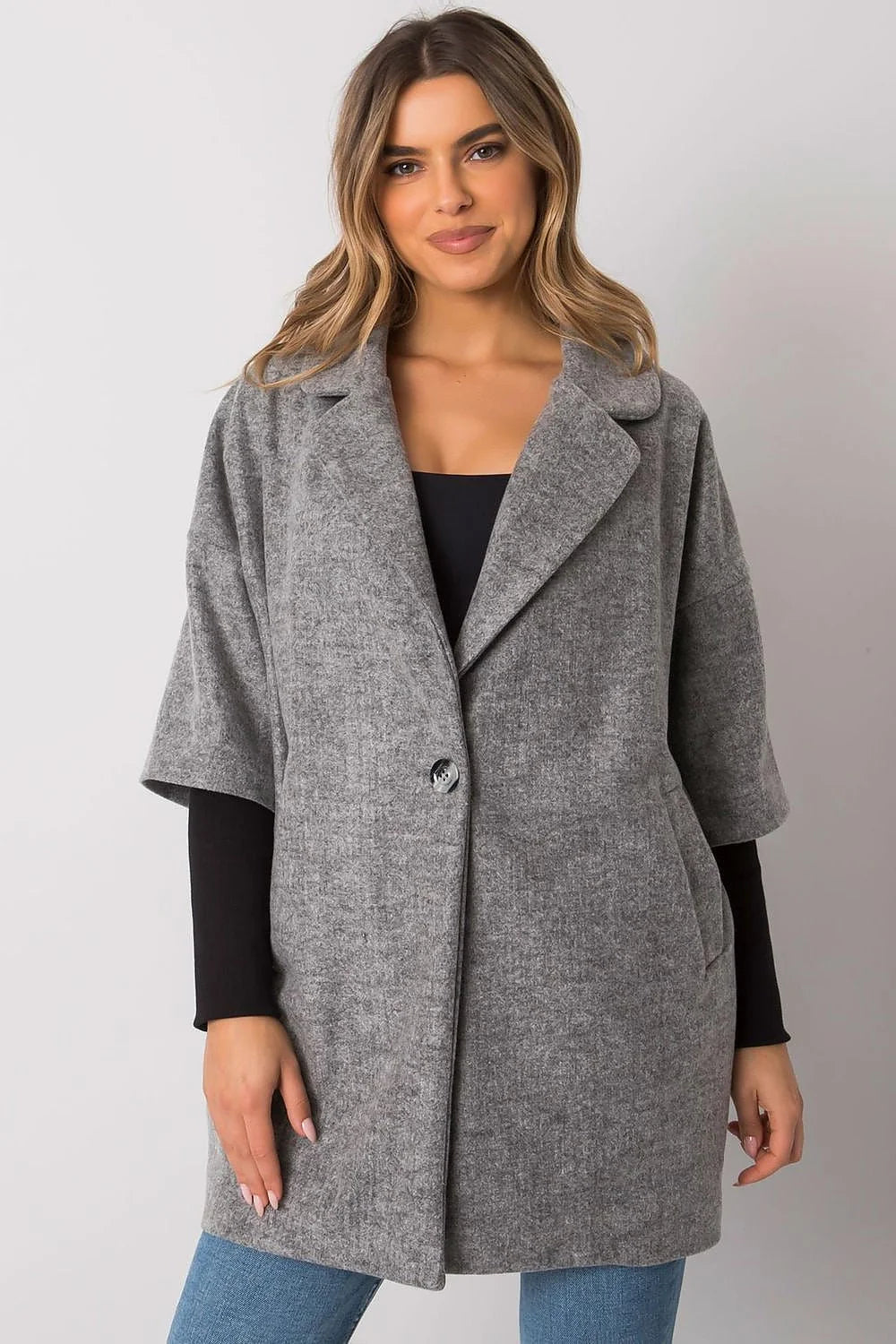 Manteau polyester noir oversize col droit manches longues poches latérales bouton métallique femme ample