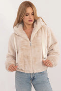 Veste femme fausse fourrure style décontracté capuche ajustable couleur beige clair coupe courte manches longues fermeture éclair argentée