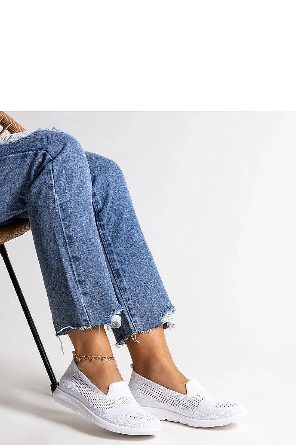 baskets femme slipon maille tricotée blanche ajourée tige basse bout arrondi semelle mousse épaisse crantée amorti respirante légère facile enfiler