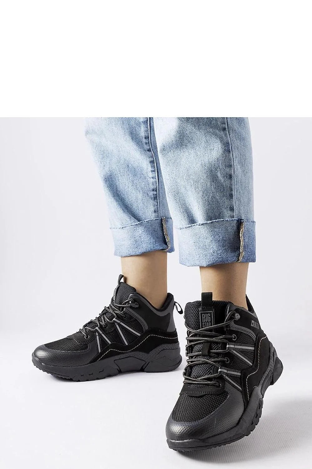 Bottes trappeur Solea design sportif moderne couleur noire tige mesh cuir synthétique lacets renforcés semelle caoutchouc motif adhérence hauteur cheville finitions contrastantes étiquette logo femme