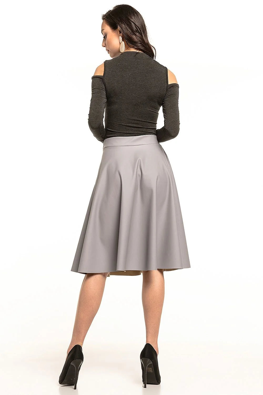 Ensemble élégant femme en jersey noir et gris clair épaules dénudées jupe évasée moderne