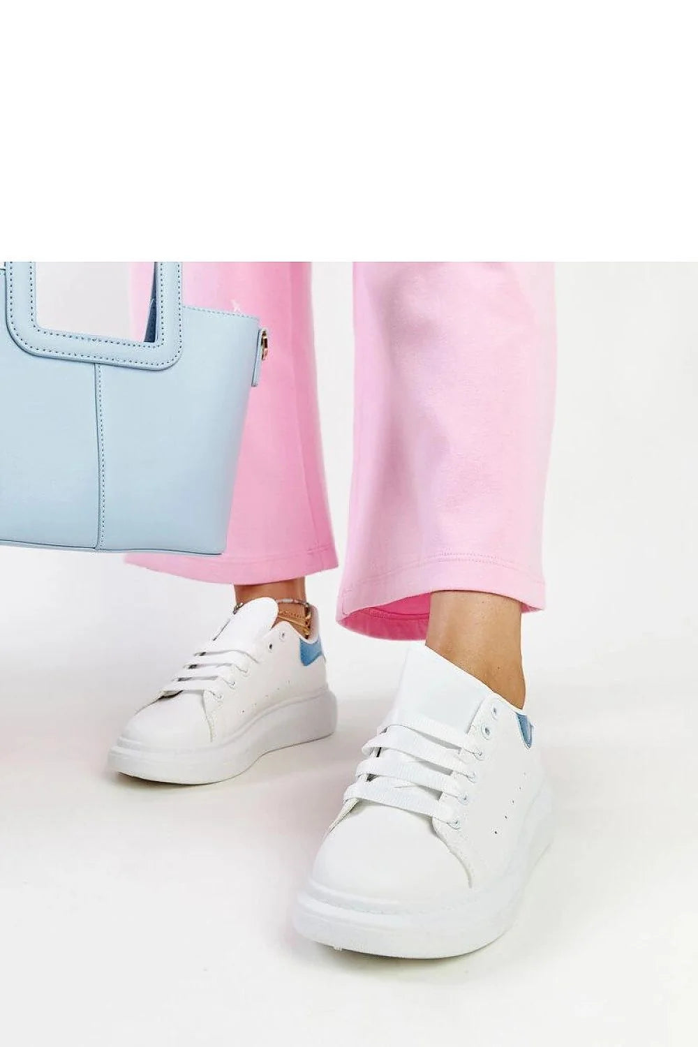 Baskets mode femmes style décontracté cuir synthétique blanche bleu pailleté semelle épaisse fermeture lacets perforations