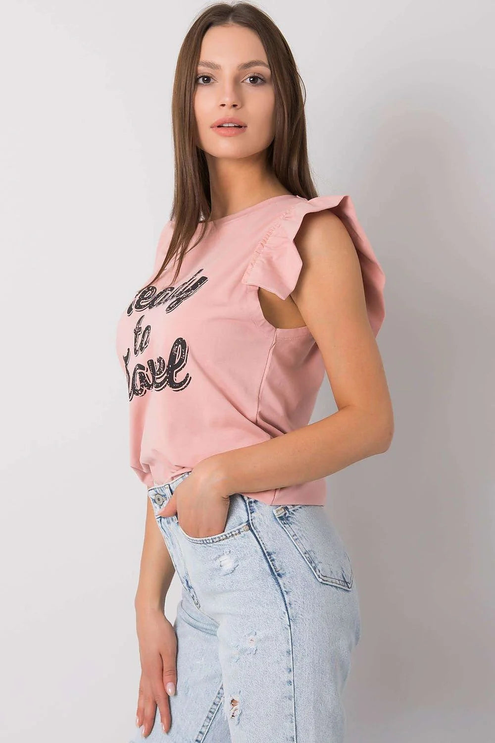 Top mode femme sans manches en coton graphique Ready to Travel ruffle neckline pastel yellow casual chic