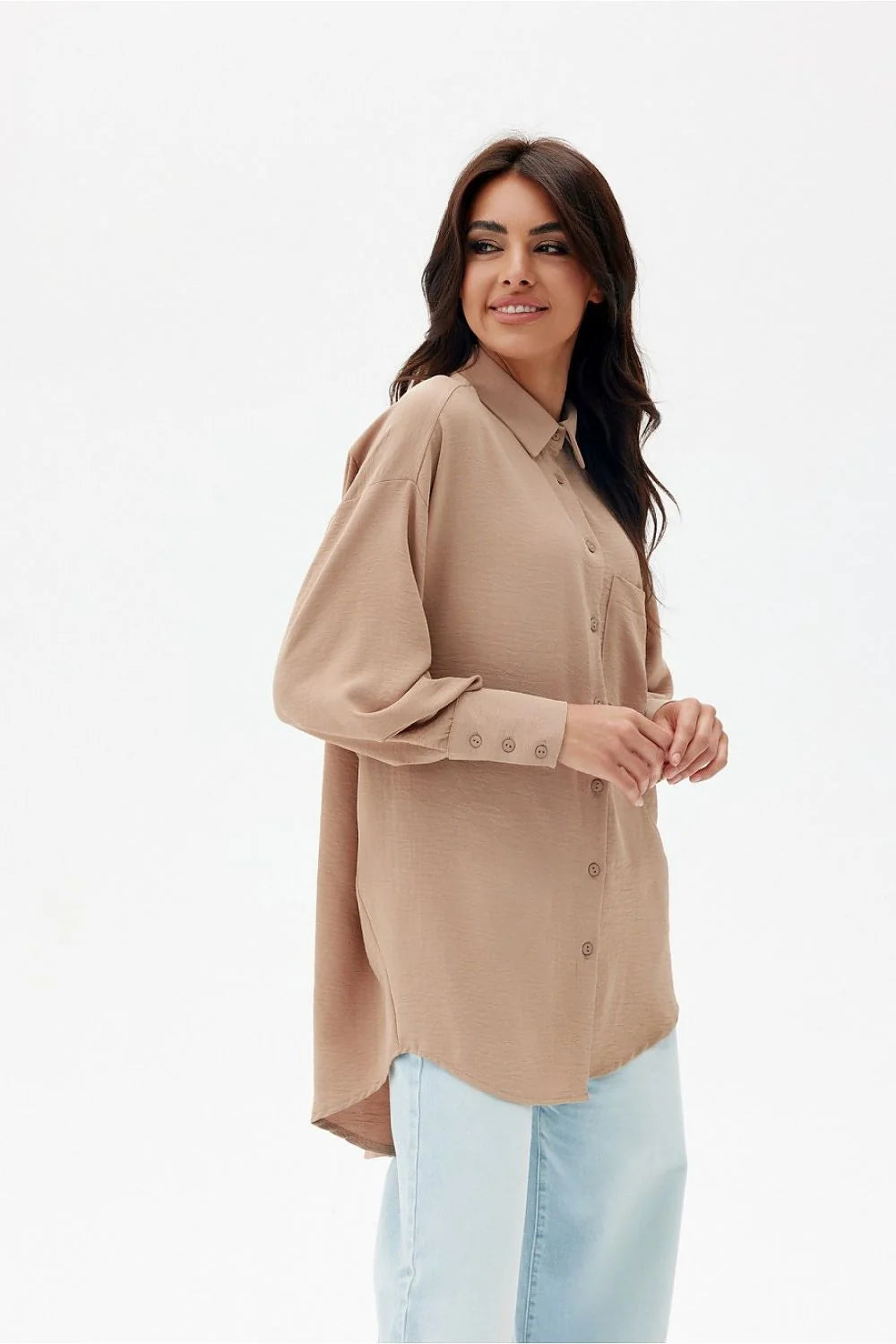 Chemise femme manches longues coupe oversize élégance confort polyvalence style intemporel beige chemise Roco Fashion