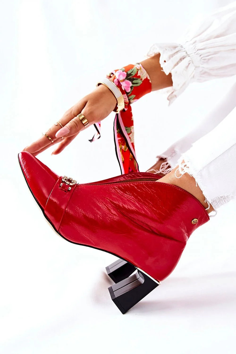 Bottines à talons carrés pour femmes cuir rouge vif design moderne audacieux escarpins fermés bout pointu