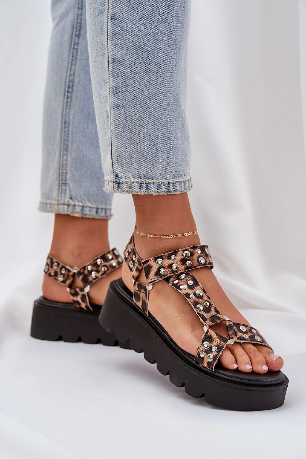 Sandales plateforme femme imprimé animal cuir artificiel clous métalliques semelle robuste style audacieux été 2023