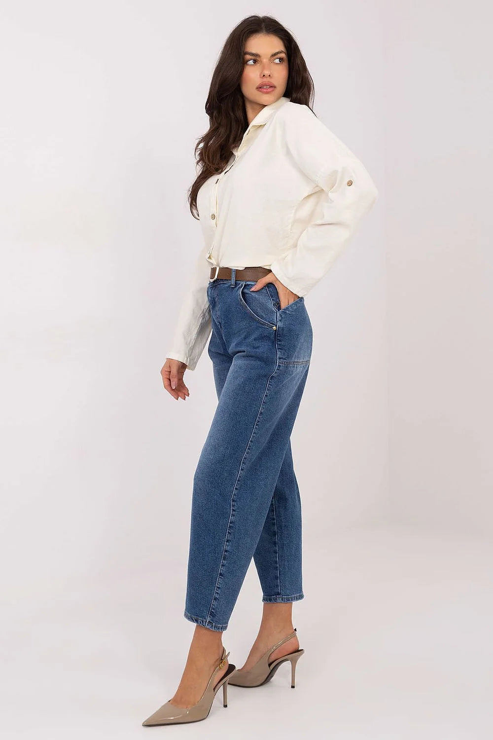 jean femme taille haute coupe ballon longueur cheville denim bleu coton élasthanne stretch ceinture ajustable poches fermeture éclair