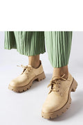 derby femme beige suède velouté lacets assortis semelle crantée épaisse plateforme confortable adhérence ergonomique coutures visibles œillets métalliques pointe arrondie