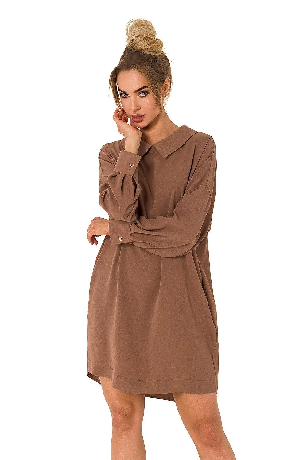 Robe de jour Moe courte femme tissu fluide couleur brun terreux manches longues poignets boutonnés col à revers