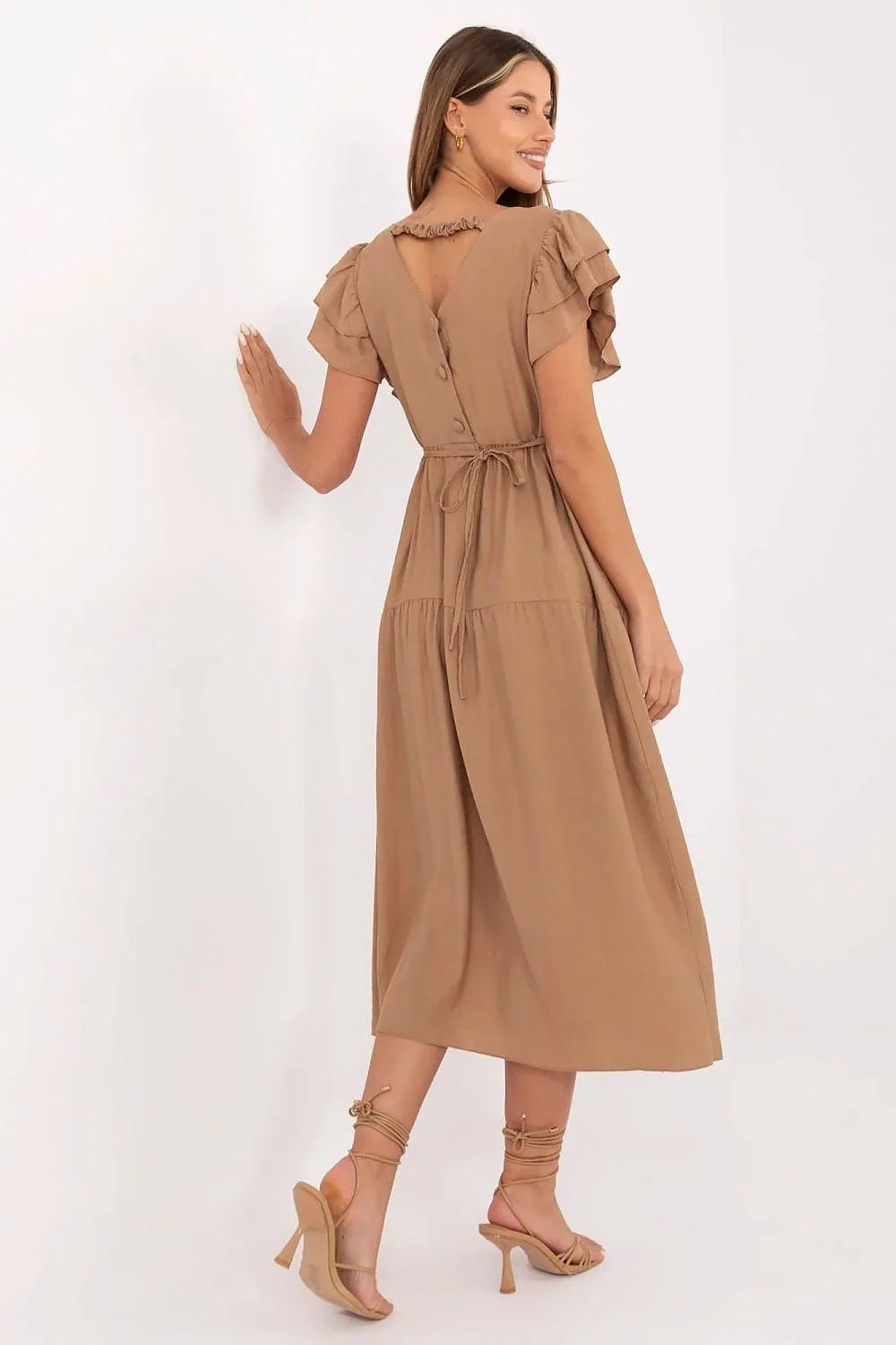 Robe de jour élégante coupe évasée encolure V manches courtes volants camel matelassée viscose nylon femme