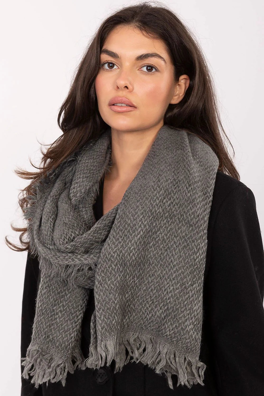 écharpe châle oversize grande étole gris anthracite maille épaisse laineux tissage texturé chevronné franges effilochées rectangulaire enveloppante chaude polyvalente 220cm