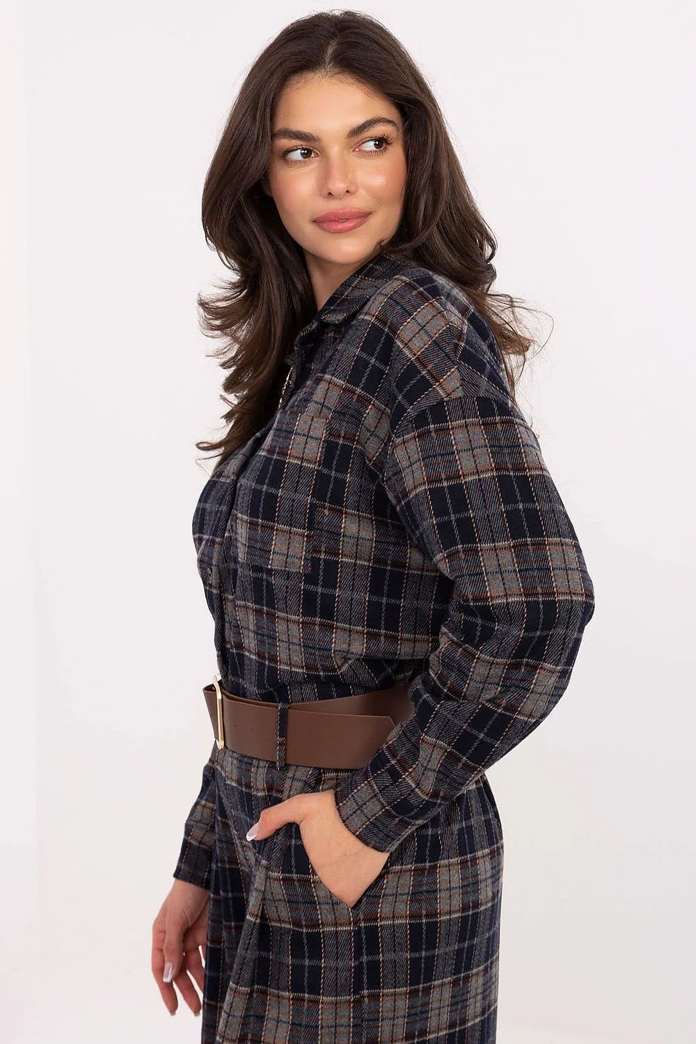 chemise flanelle femme élégante confortable décontractée manches longues col classique boutonnée motif carreaux poche poitrine broche détachable élasthanne