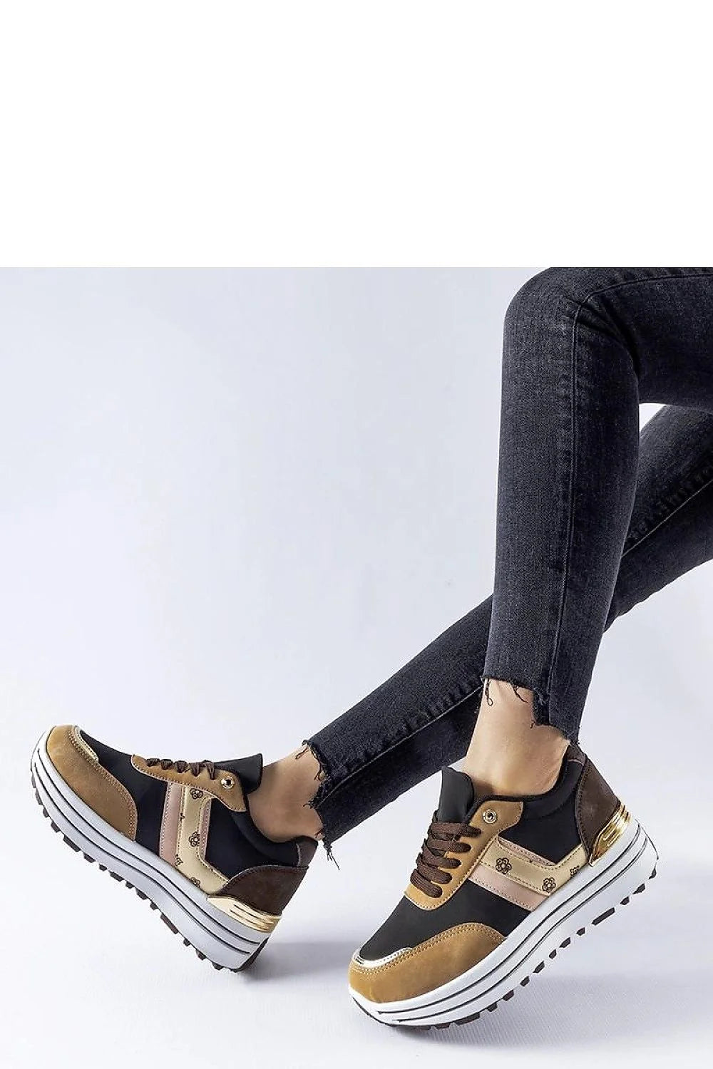 baskets femmes sneakers compensées lacets cuir synthétique suède noir marron bandes dorées semelle plateforme blanche épaisse crampons caoutchouc