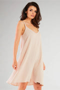 Robe de jour Infinite You en coton nude fluide élastique décolleté en V bretelles fines silhouette ample