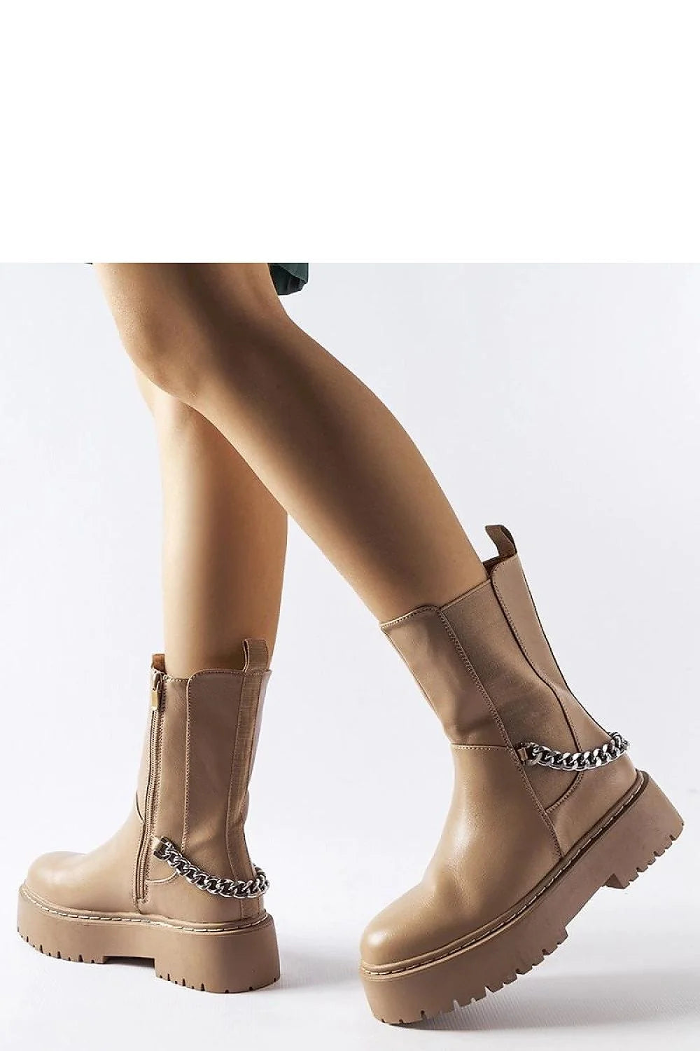Bottines beiges modernes style urbain chaîne argentée talon plat semelle épaisse similicuir beige clair femmes